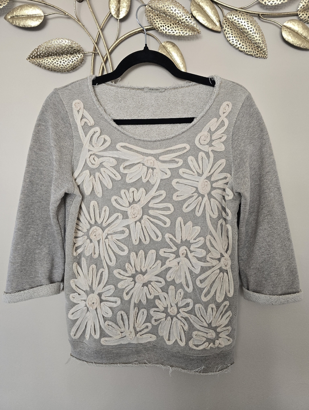 Light Gray Floral Appliqué Sweatshirt Size S Soft Cotton